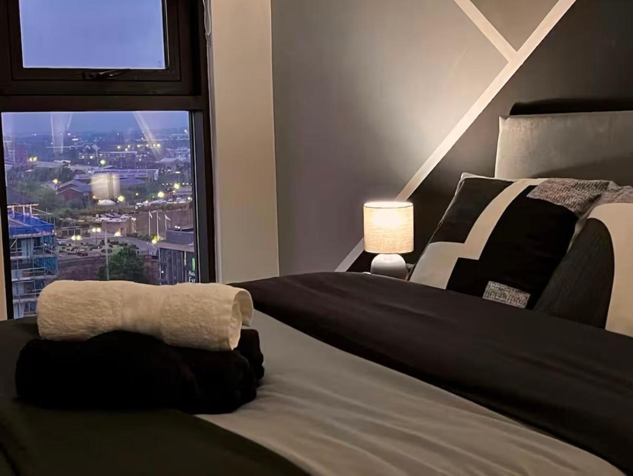 Penthouse Gem, Central, Scenic Views, Stylish, Modern, City Centre 2Br Sheffield Buitenkant foto